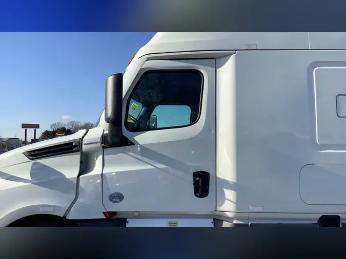 2022 Freightliner Cascadia 126