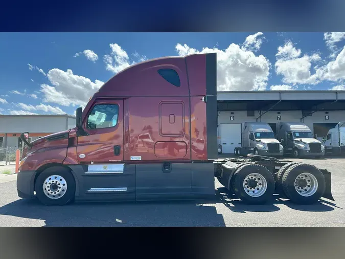 2022 Freightliner Cascadia 126