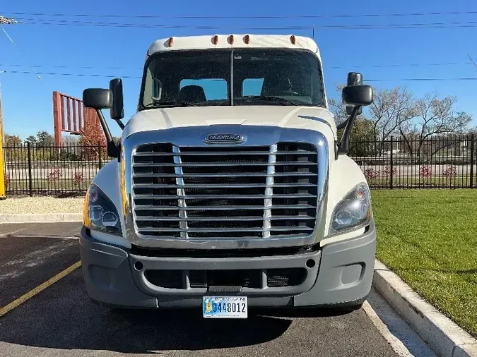 2017 Freightliner X12564ST