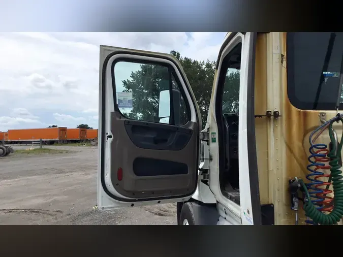 2019 Freightliner Cascadia 125313c167d5974e66f2e353272981f25f1