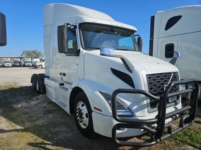 2020 VOLVO VNR64T-640