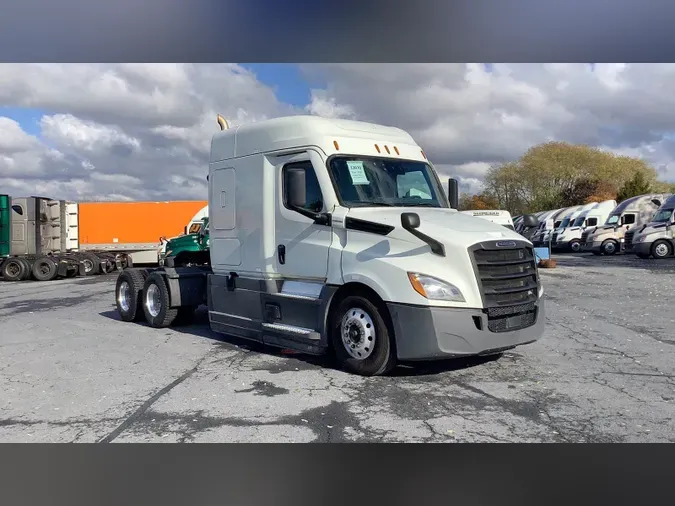 2021 Freightliner Cascadia 126313d73ae0f8c3f63e36ae6d1fd4d9a33