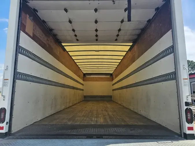 2021 FREIGHTLINER M2 106