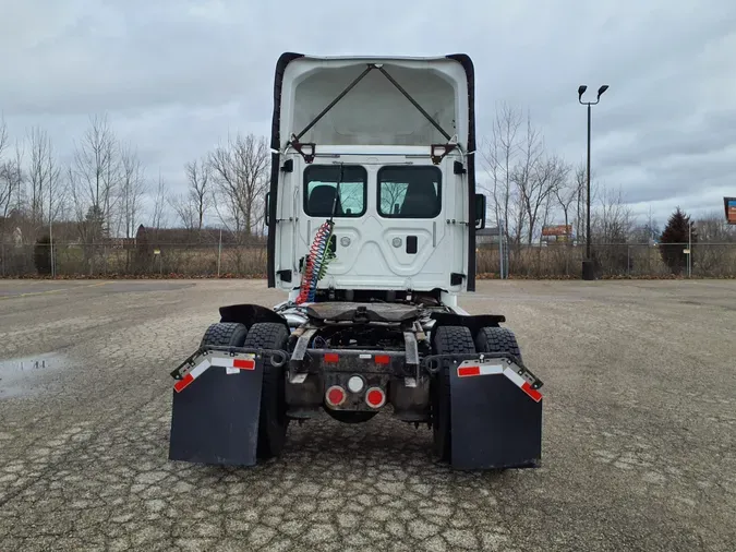 2017 FREIGHTLINER/MERCEDES CASCADIA 113