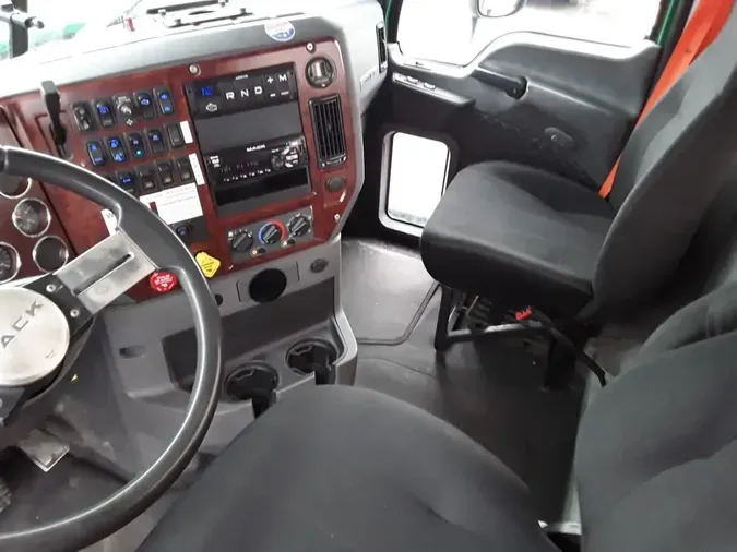 2018 MACK TRUCKS, INC. CHU613