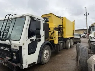 2017 MACK LR613