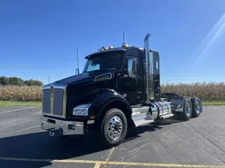 2025 Kenworth T880