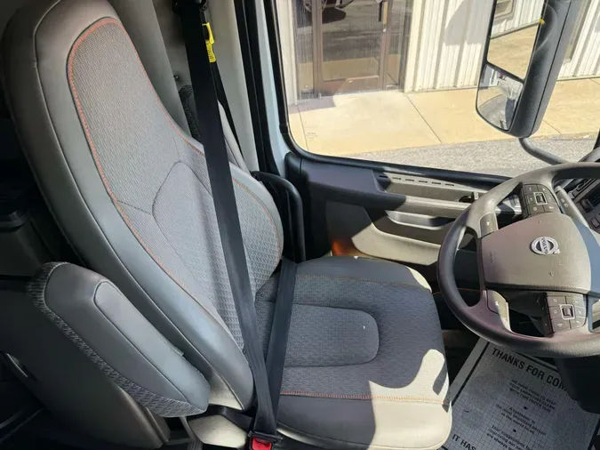 2023 VOLVO VNL64T760