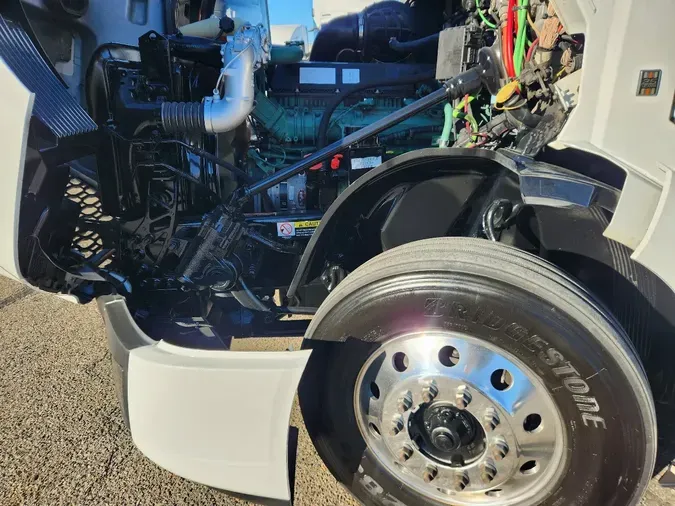 2022 VOLVO VNL64T740