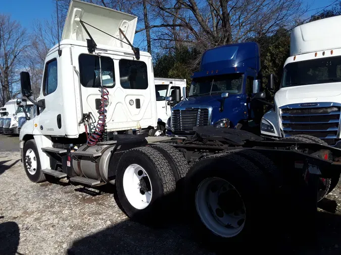 2016 FREIGHTLINER/MERCEDES CASCADIA 125