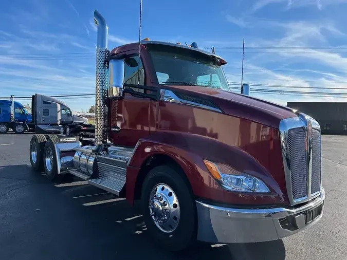 2025 Kenworth T680