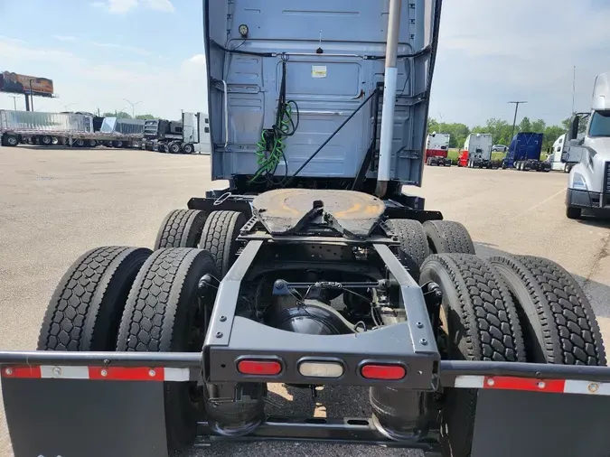 2019 VOLVO VNL64T760