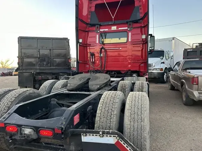 2022 VOLVO VNR64T300