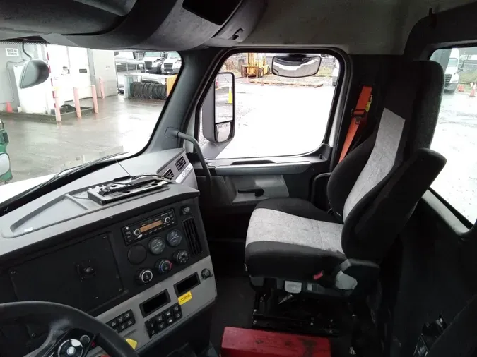 2019 Freightliner Cascadia 126