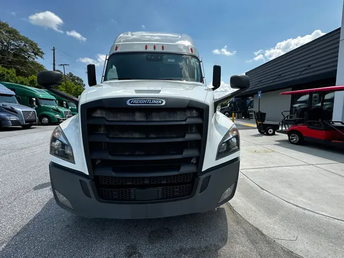 2020 Freightliner Cascadia 126