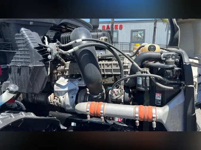 2019 FREIGHTLINER CA126