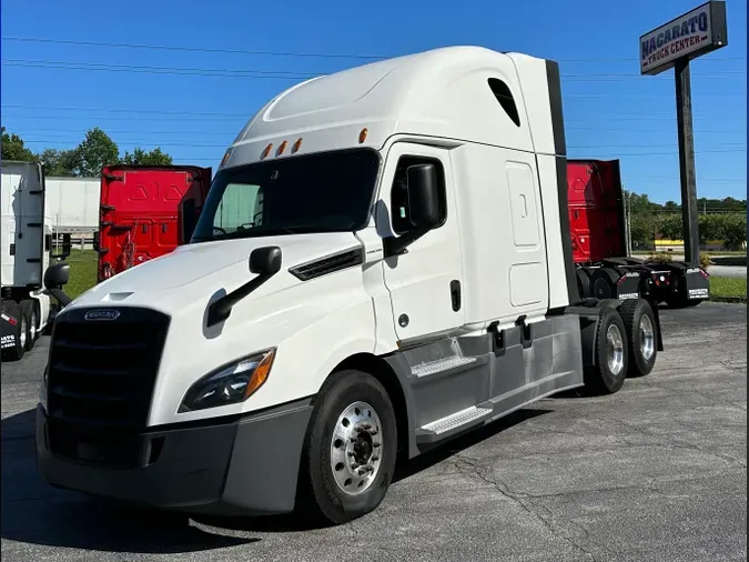 2020 Freightliner Cascadia 126