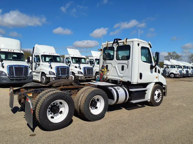 2016 FREIGHTLINER/MERCEDES CASCADIA 113