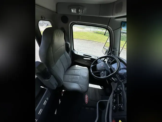 2022 Peterbilt 579
