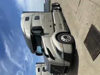 2022 VOLVO VNL760