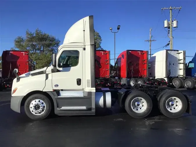 2020 FREIGHTLINER CA126