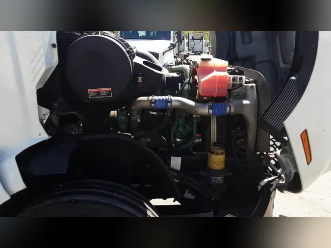 2020 Volvo VNL300