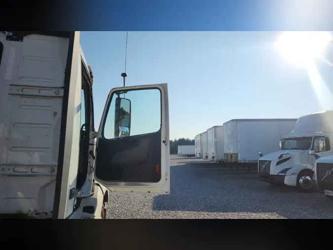 2019 Volvo VNL300317844ff70c8ea1def592121f81e6aa7