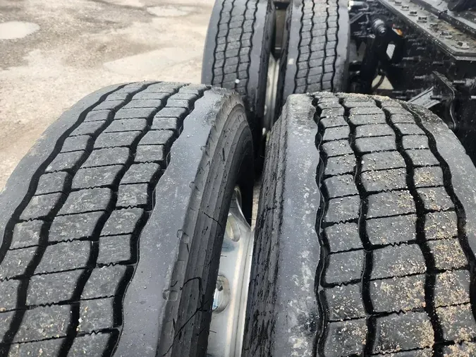 2019 VOLVO VNL64T740