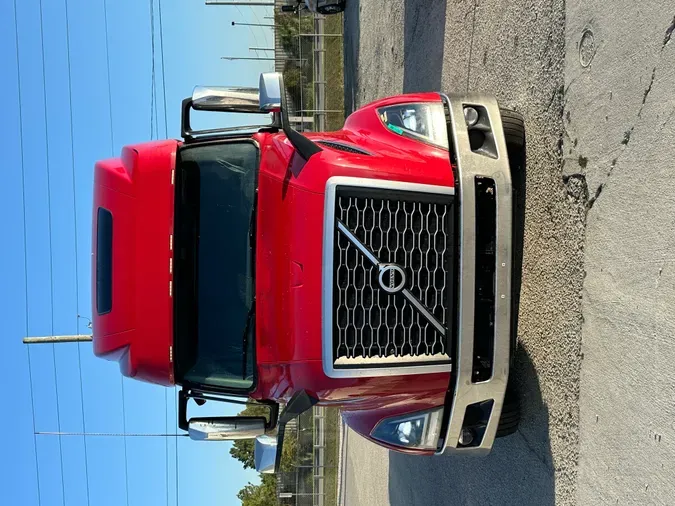 2019 Volvo VNL64T860