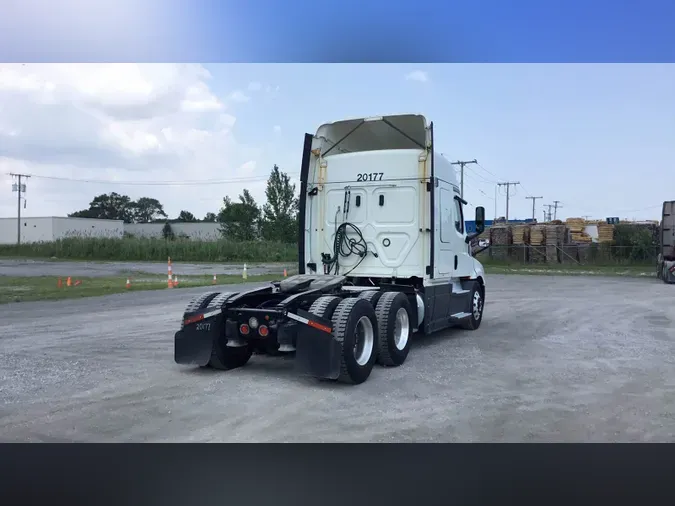 2020 Freightliner Cascadia 126