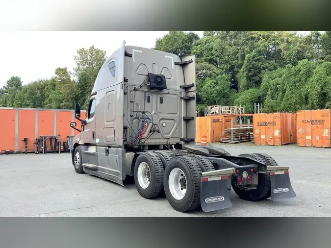 2021 Freightliner Cascadia 126