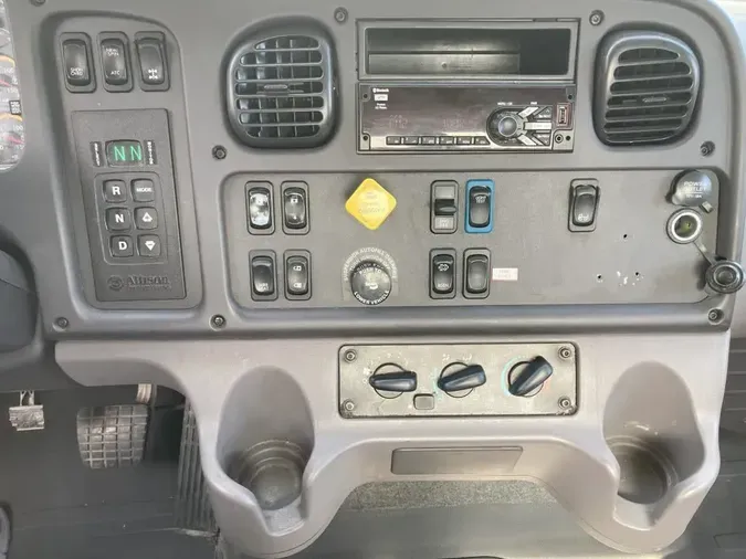 2020 FREIGHTLINER M2 106
