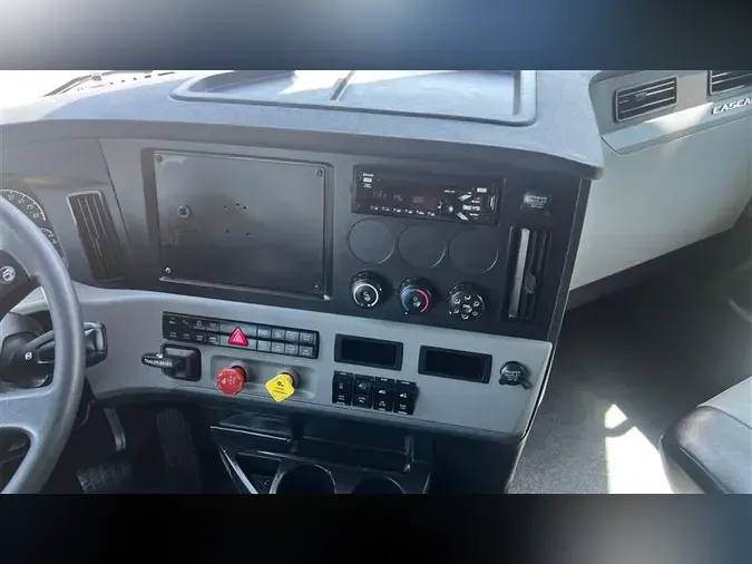 2021 FREIGHTLINER CA126