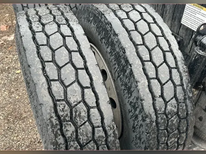 2025 VOLVO VNL64T760