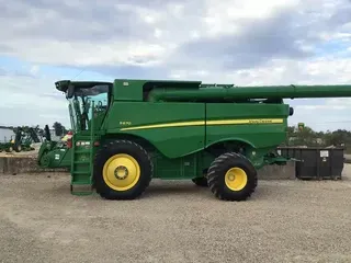 2016 John Deere S670