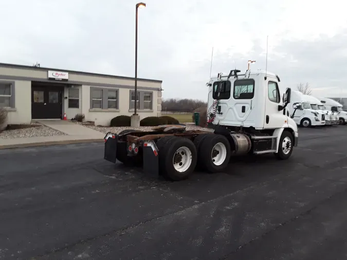 2017 FREIGHTLINER/MERCEDES CASCADIA 113