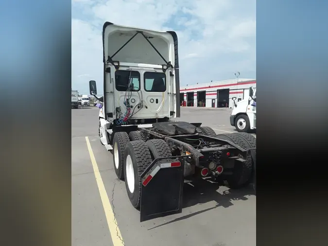 2018 FREIGHTLINER/MERCEDES CASCADIA 125