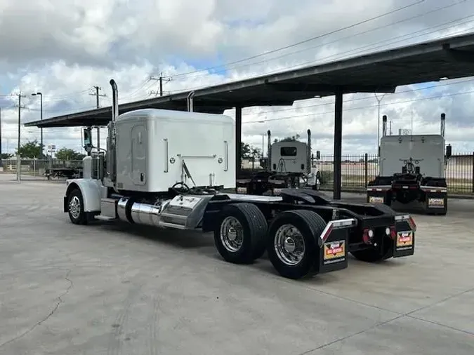 2023 Peterbilt 389