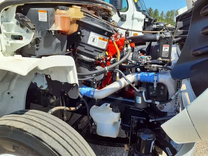2017 FREIGHTLINER/MERCEDES M2 106