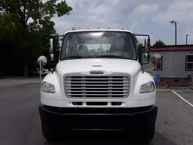 2017 FREIGHTLINER M2 106
