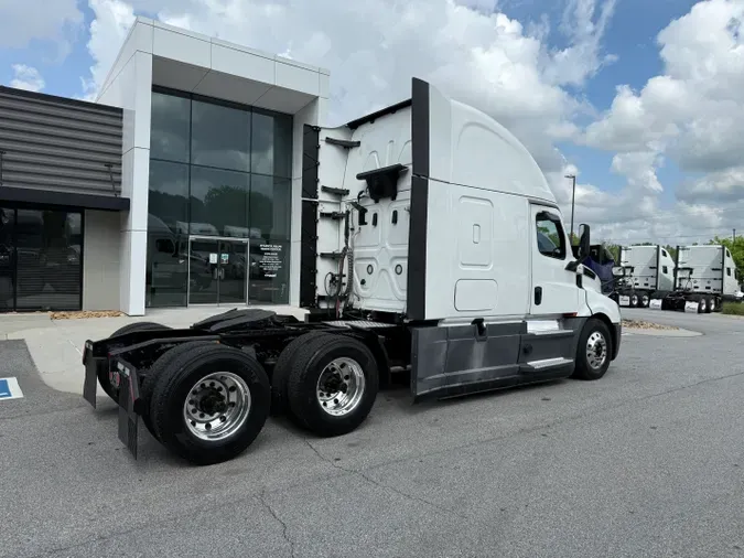 2020 Freightliner Cascadia 126