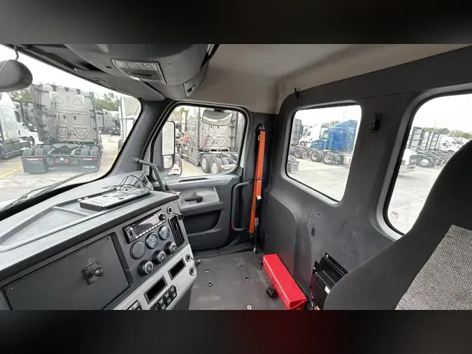 2020 Freightliner Cascadia 126