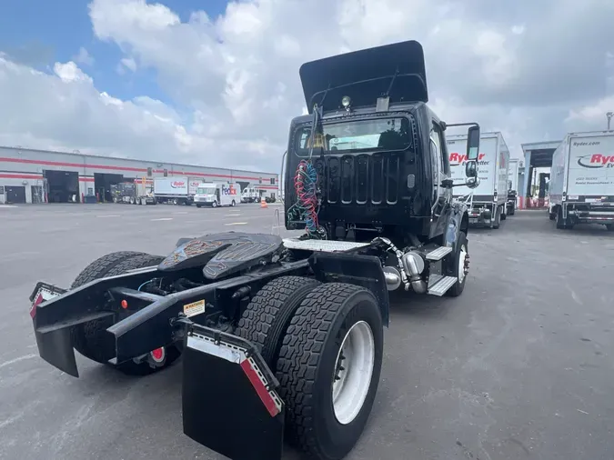 2017 FREIGHTLINER/MERCEDES M2 106