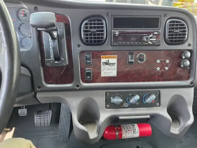 2018 FREIGHTLINER M2 106