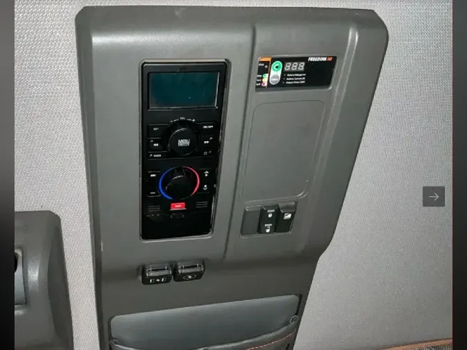 2021 VOLVO VNL64T760