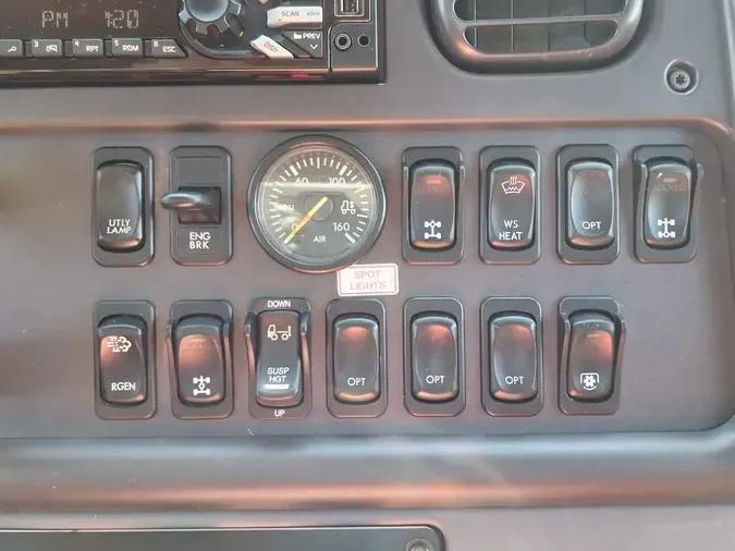 2019 FREIGHTLINER/MERCEDES M2-114SD TRUCK