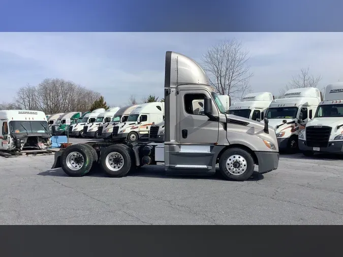 2019 Freightliner Cascadia 126