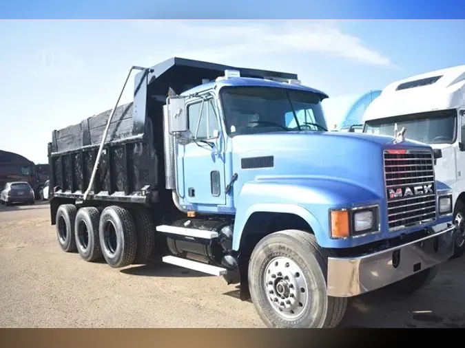 2001 MACK CH61331a79af297bf090912d31ca381a80aff
