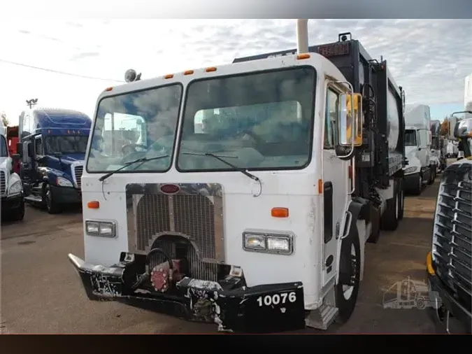 2006 PETERBILT 320