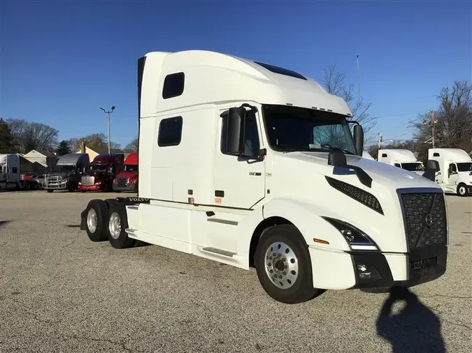 2022 VOLVO VNL860